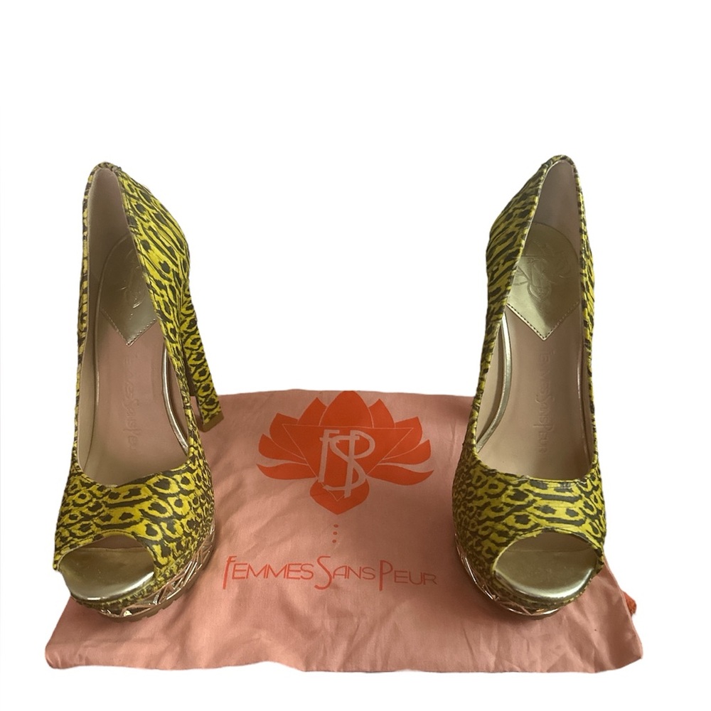 FEMMES SANS PEUR Yellow Snakeskin Peep Toe High Heels NWOT